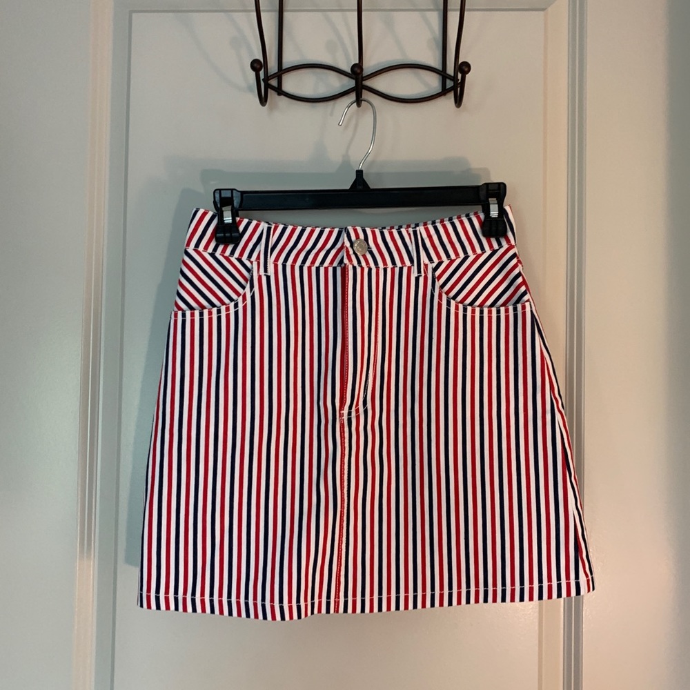 FOREVER 21 stripped mini skirt